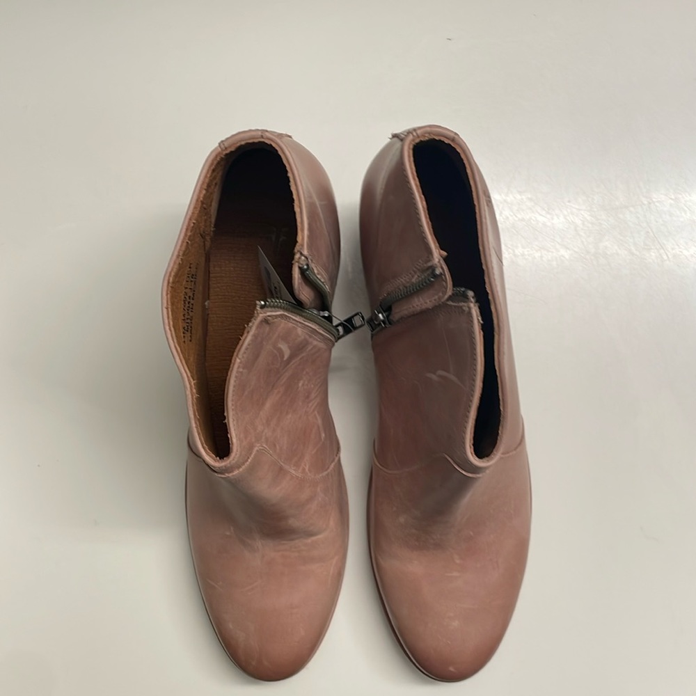 FRYE Size 11 women’s booties. Nora zip short. New in box.